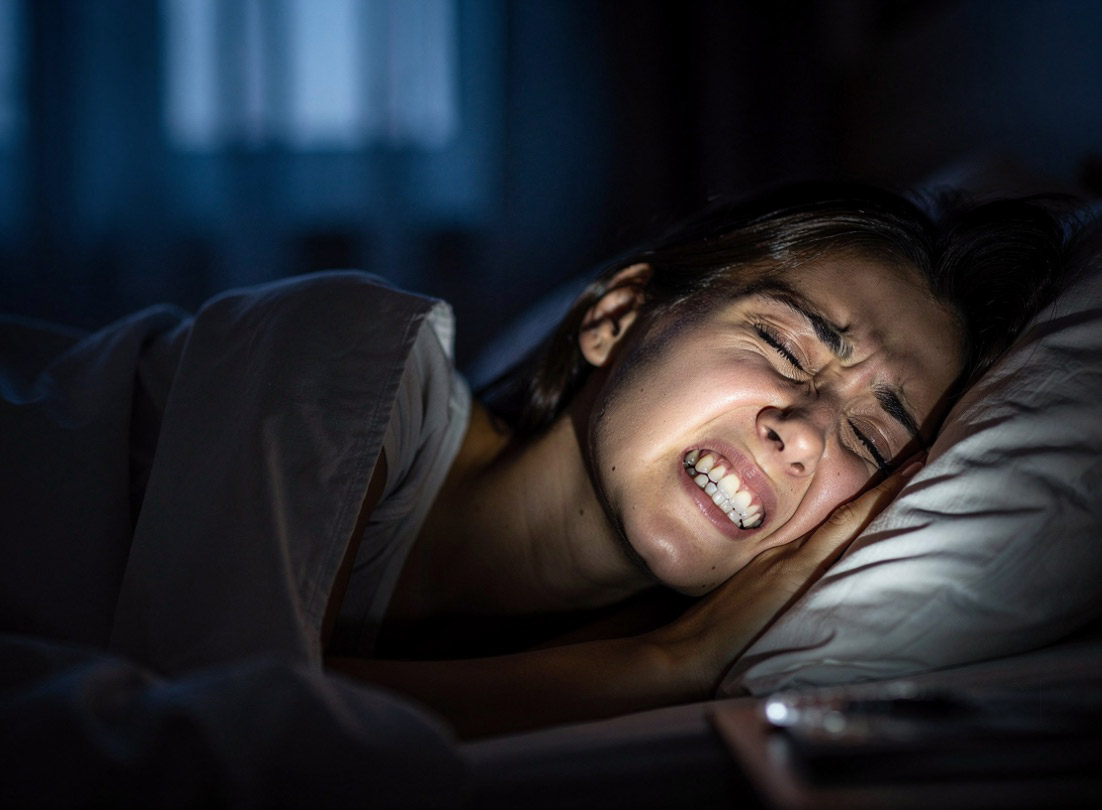  Ansiedad y estrés provocan bruxismo nocturno que desgasta dientes y empeora la salud mental
