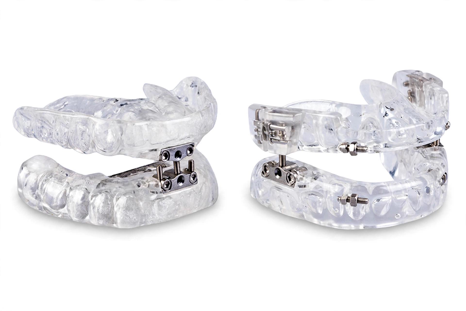 Dispositivo de Avance Mandibular DAM transparente a medida para tratar ronquidos y apnea